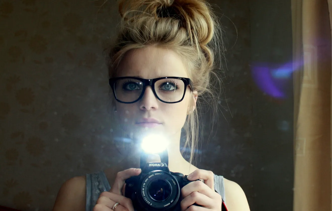 Фото обои sexy, woman, reflection, pictures, mirror, hairstyle, spectacled, eye blue