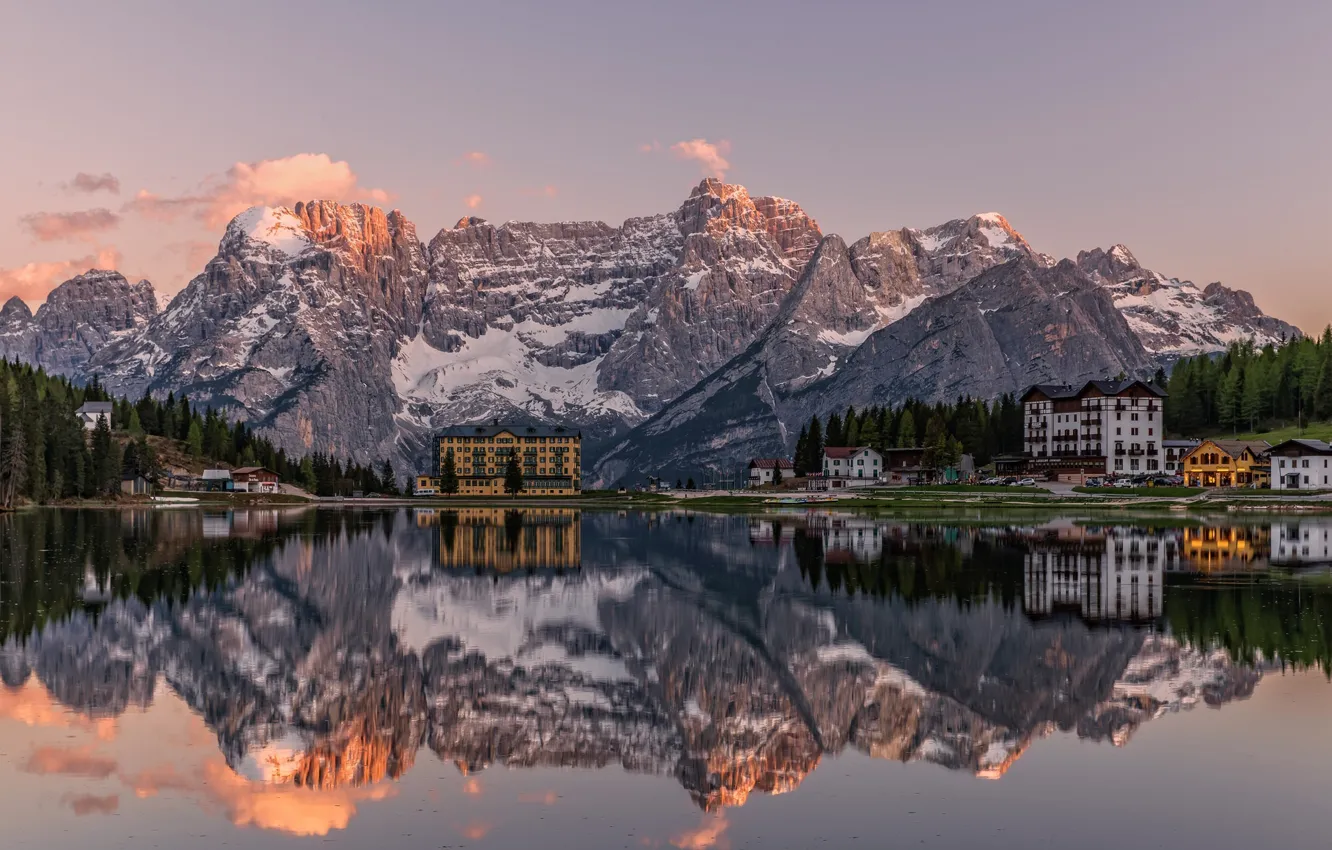 Фото обои горы, озеро, отражение, здания, дома, Италия, Italy, Доломитовые Альпы