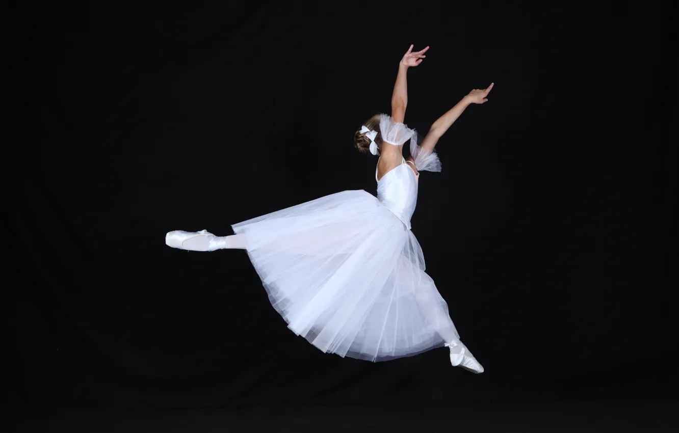 Фото обои прыжок, белое платье, Балерина