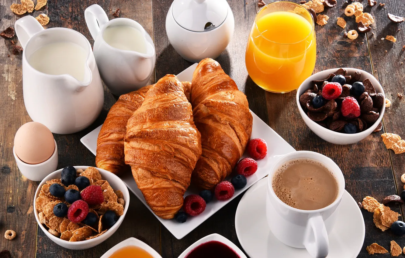 Фото обои ягоды, малина, кофе, завтрак, молоко, сок, выпечка, круассаны