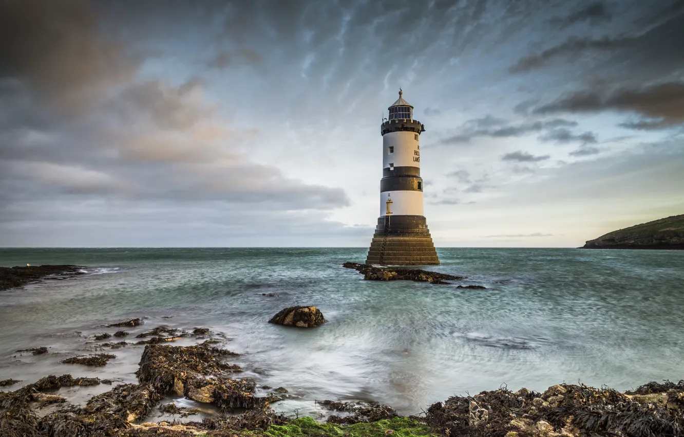 Фото обои Penmon lighthouse, Puffin Island, West-Rainton