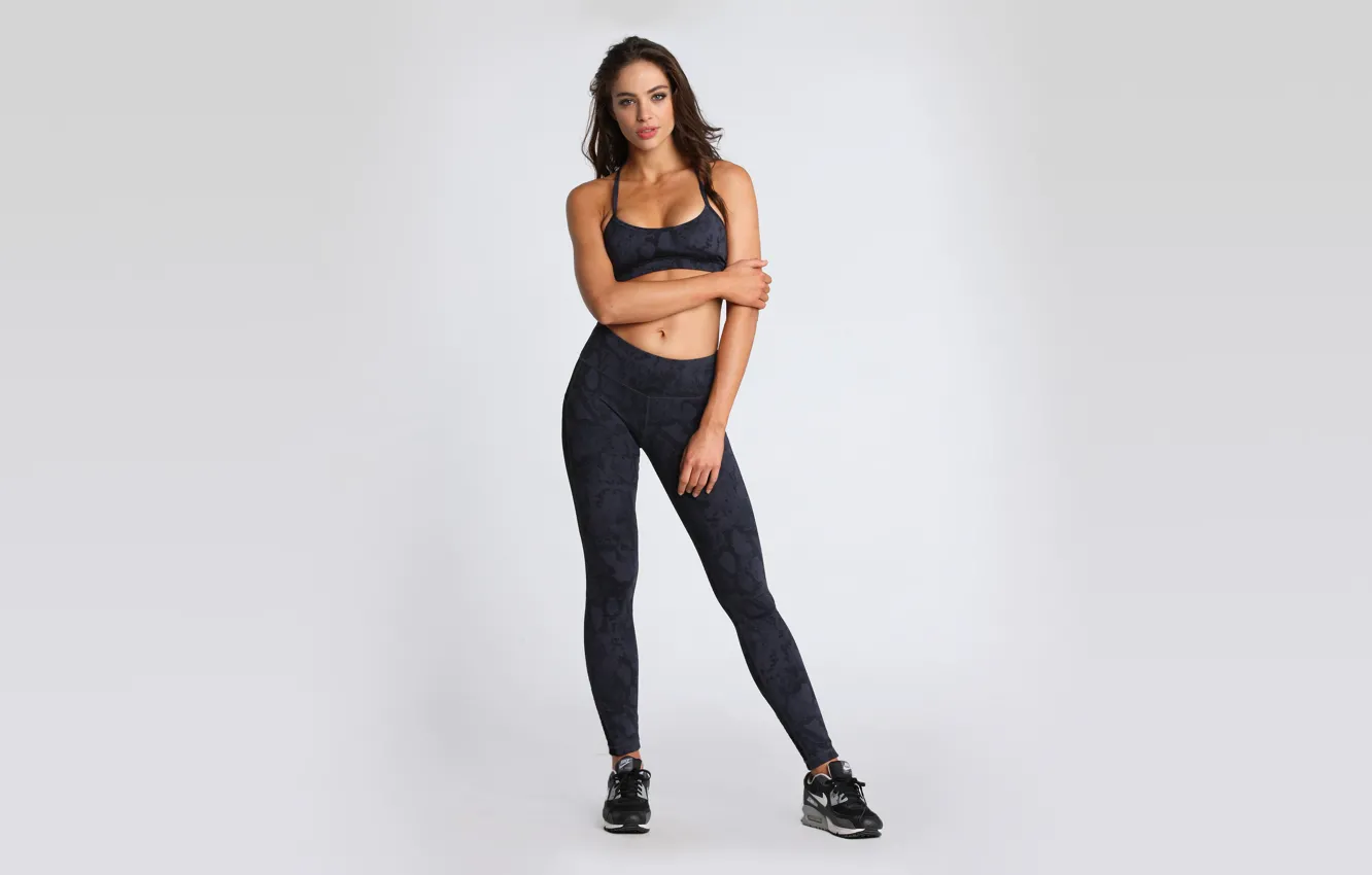 Фото обои Серый, Поза, Руки, Брюнетка, Ноги, Legs, Униформа, Grey
