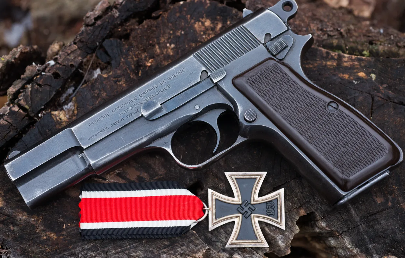 Фото обои пистолет, оружие, Железный крест