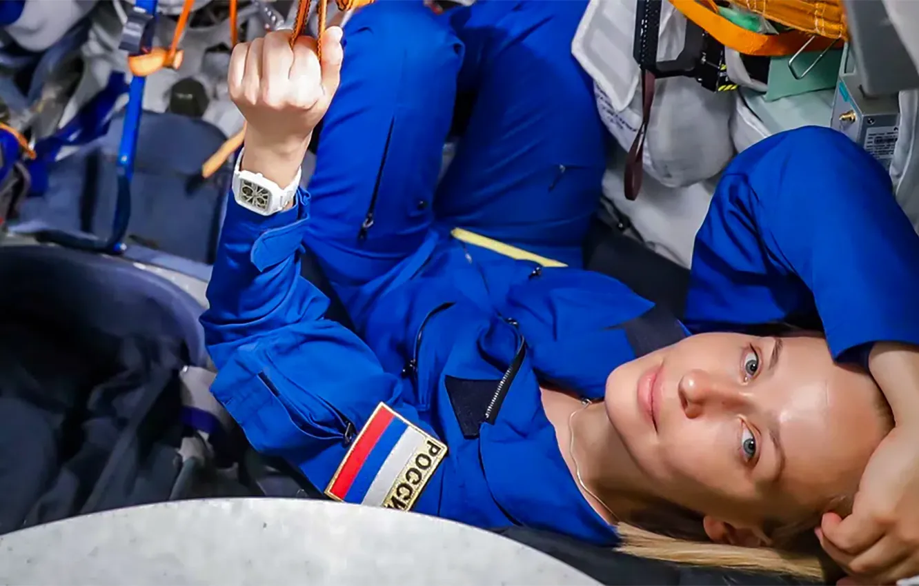 Фото обои актриса, Юлия Пересильд, МКС ждет, фотограф Михаил Джапаридзе, тренажер Союз, центр подготовки космонавтов, в то …
