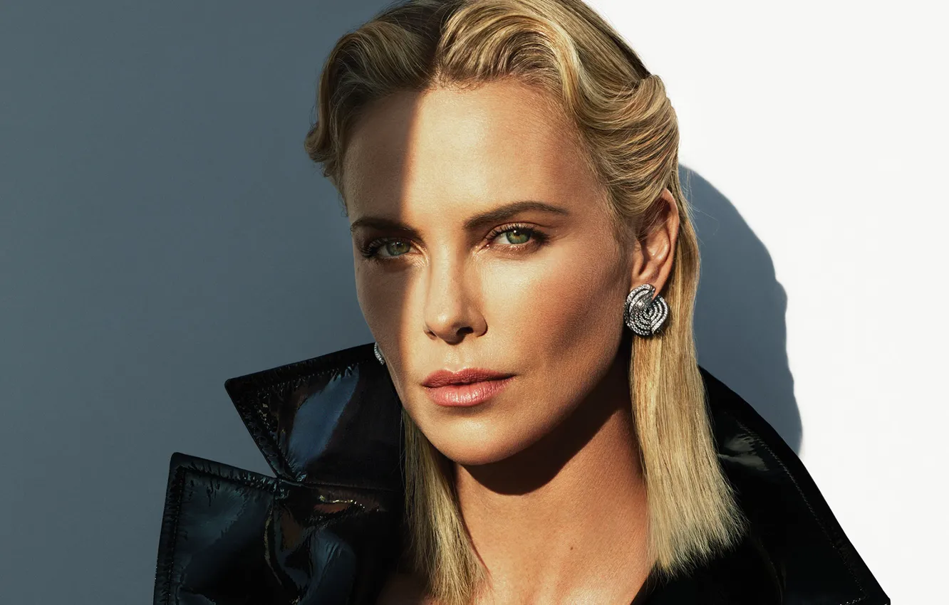 Фото обои взгляд, солнце, Charlize Theron, портрет, макияж, куртка, прическа, блондинка
