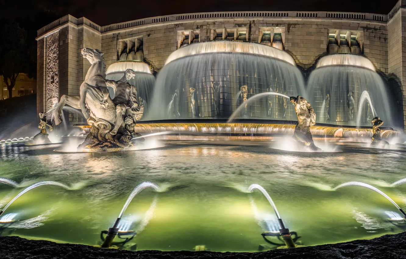 Фото обои ночь, огни, Португалия, Лиссабон, монументальный фонтан, светящийся фонтан