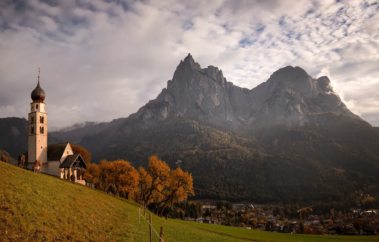 Фото обои осень, пейзаж, горы, природа, склон, Италия, леса, колокольня