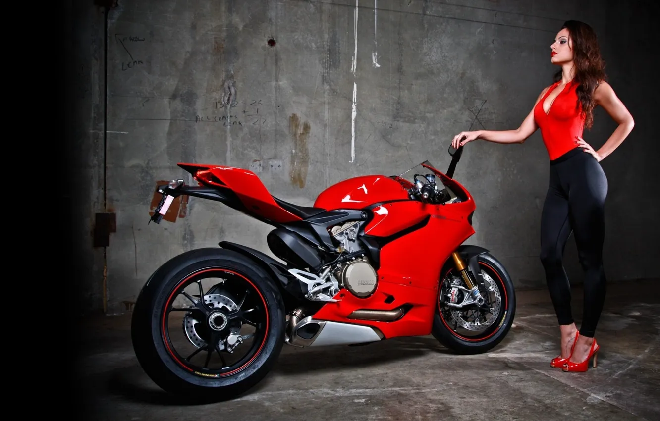 Фото обои девушка, мотоцикл, red