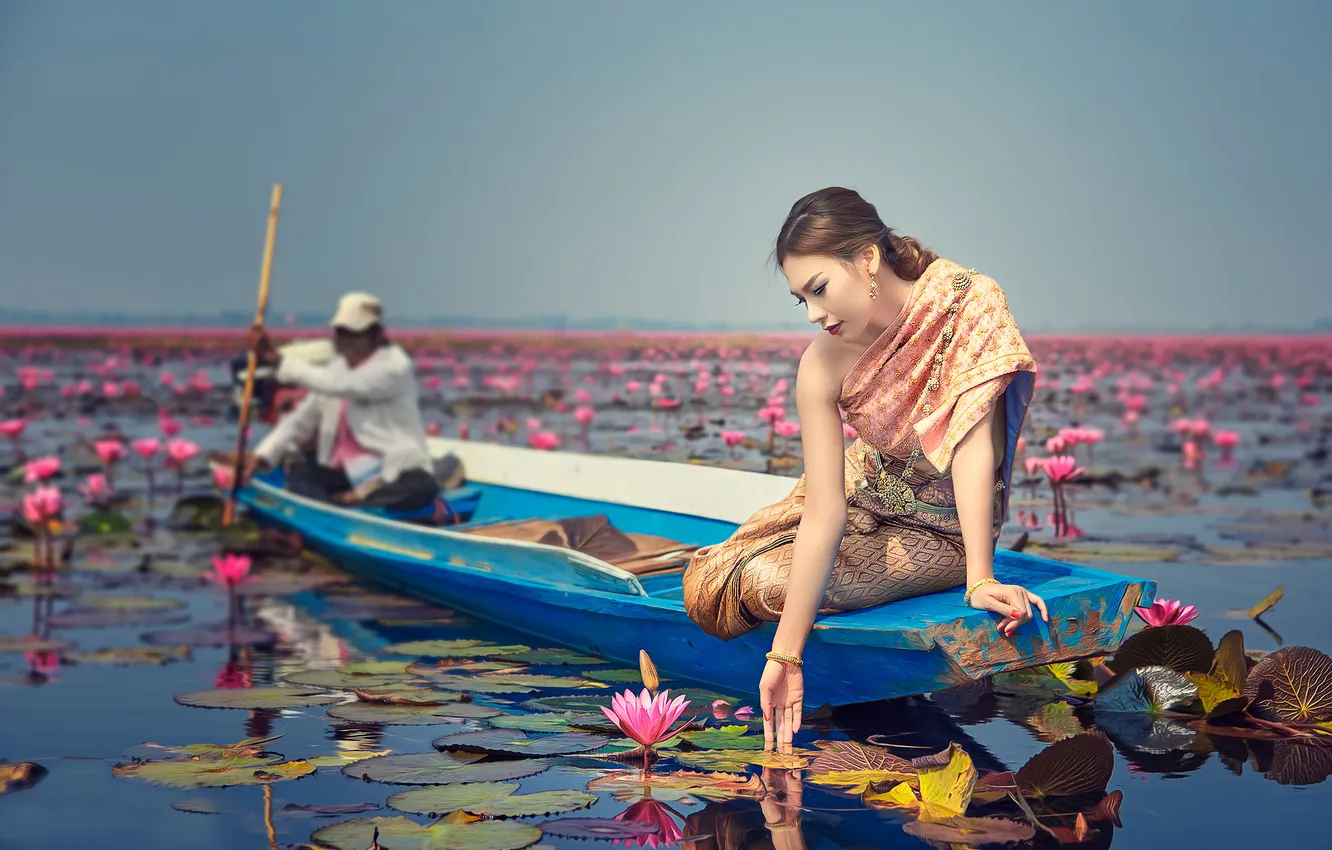 Фото обои девушка, цветы, лодка, Asian Beauty