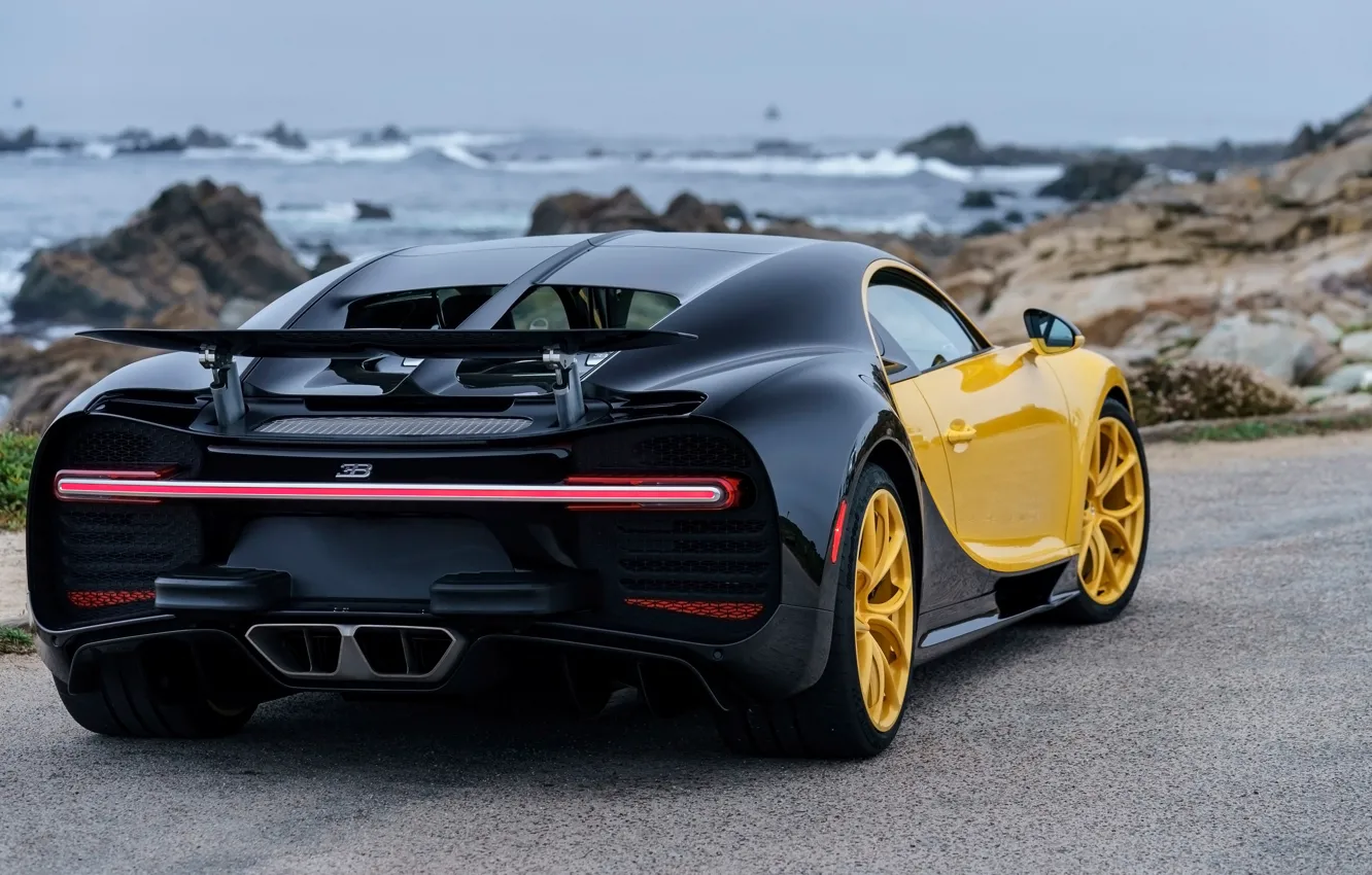 Фото обои Bugatti, вид сзади, 2018, Chiron, Yellow and Black