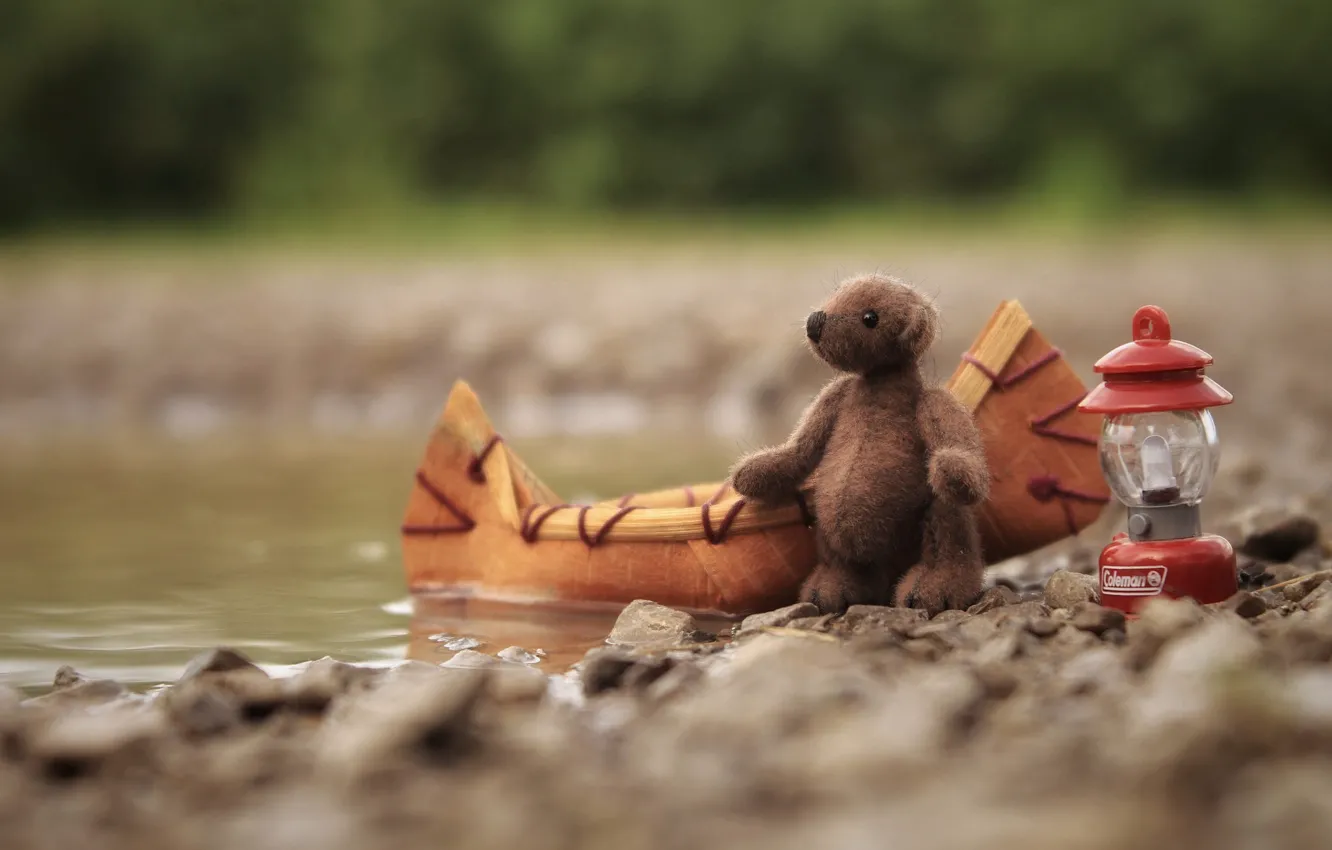 Фото обои природа, детство, река, камни, фон, берег, лодка, игрушка