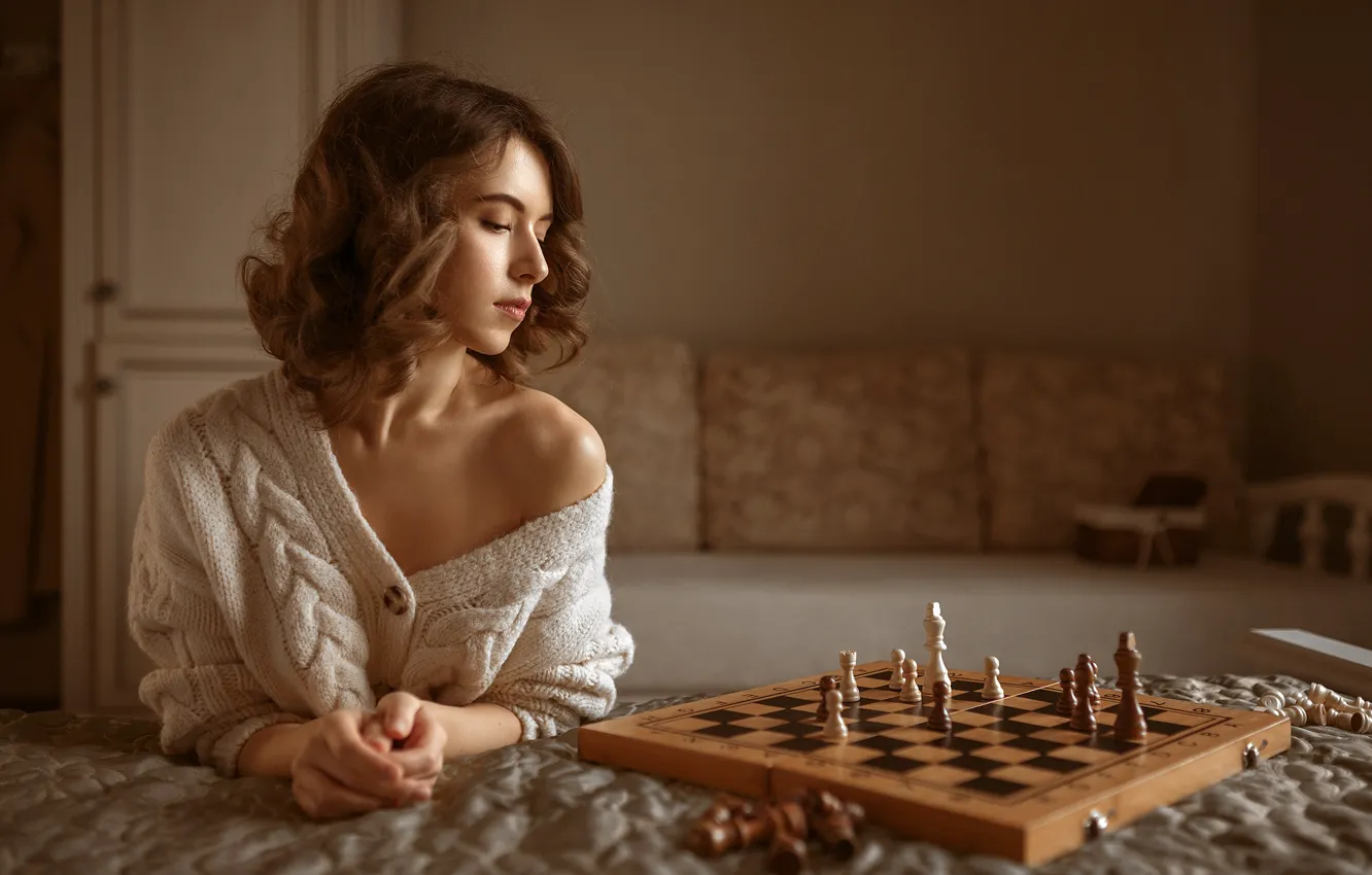 Фото обои девушка, поза, настроение, шахматы, плечо, Альберт Лесной, Виктория Макаренко