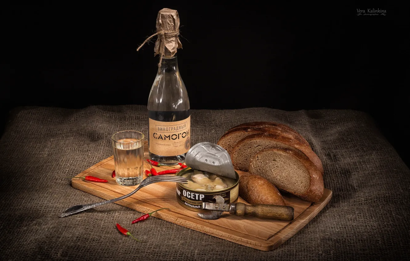 Фото обои бутылка, хлеб, закуска, самогон, Вера Калинкина