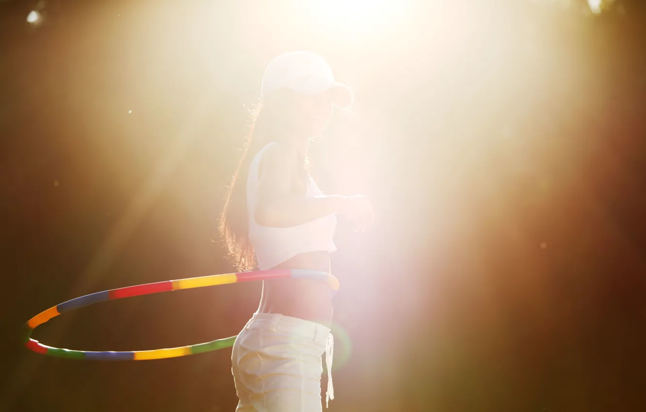 Фото обои девушка, солнце, лучи, фон, движение, обои, спорт, вращение