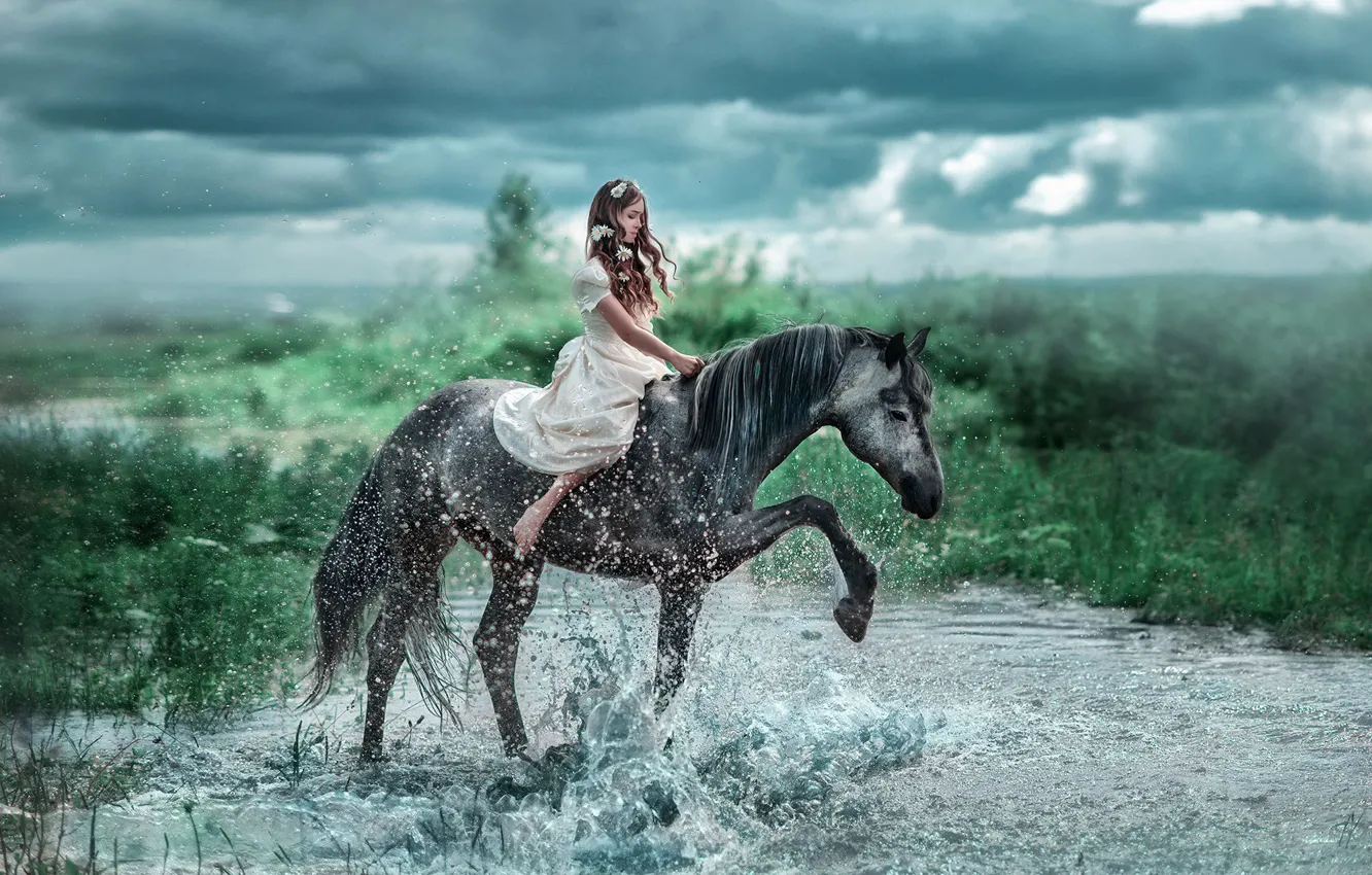 Фото обои вода, девушка, цветы, брызги, река, настроение, конь, лошадь