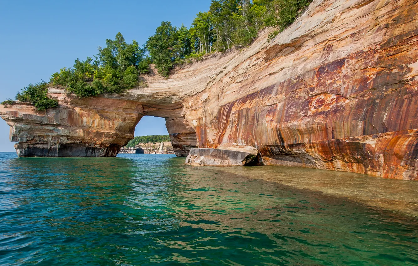 Фото обои небо, деревья, природа, скала, озеро, арка, сша, Michigan