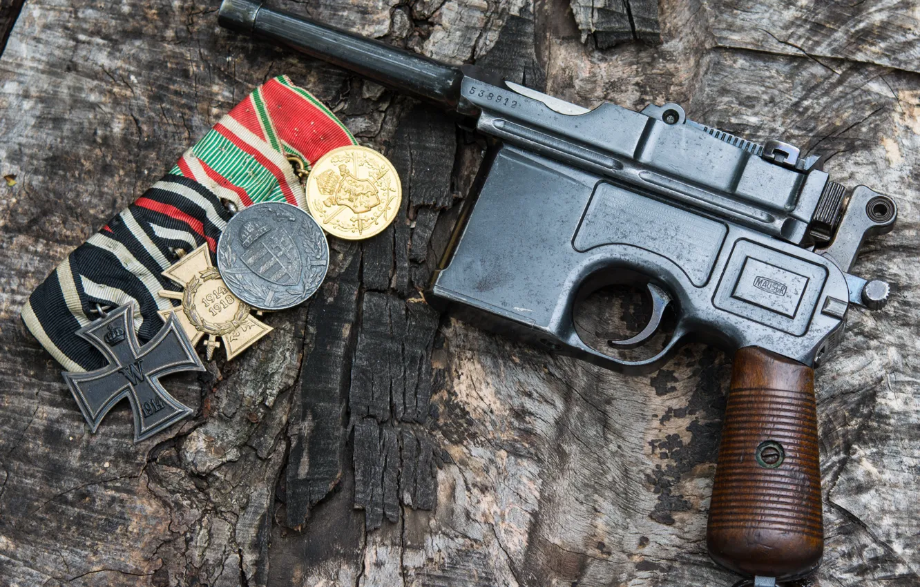 Фото обои пистолет, Немецкий, Mauser C96, Германская империя, Cамозарядный, Железный крест, Военные награды