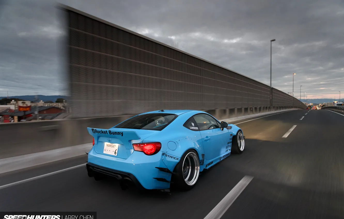 Фото обои subaru, road, toyota, tuning, speed, low, highway, brz