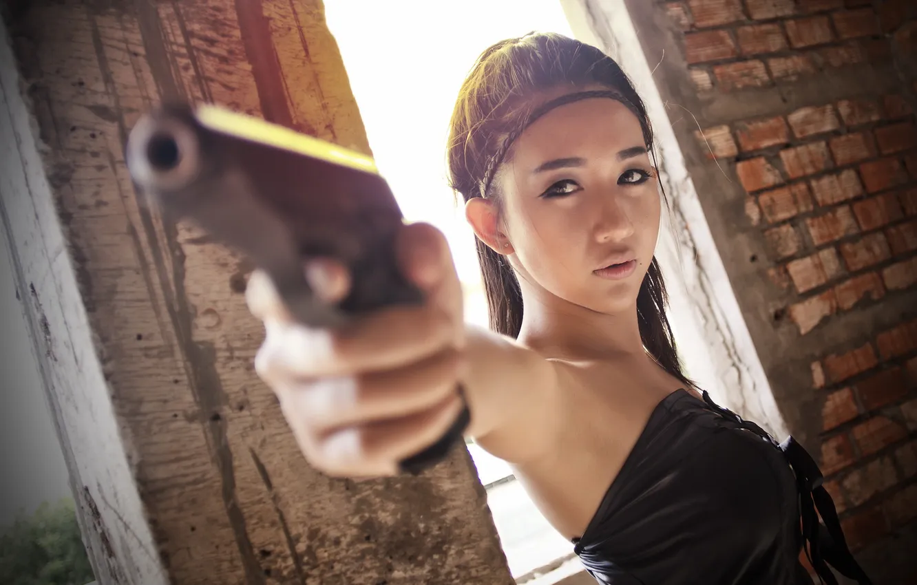 Фото обои девушка, пистолет, азиатка