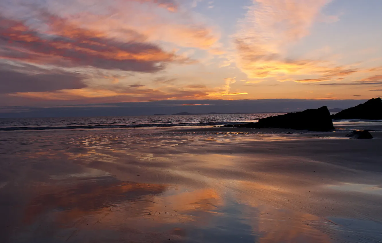 Фото обои песок, море, пляж, облака, закат, камни