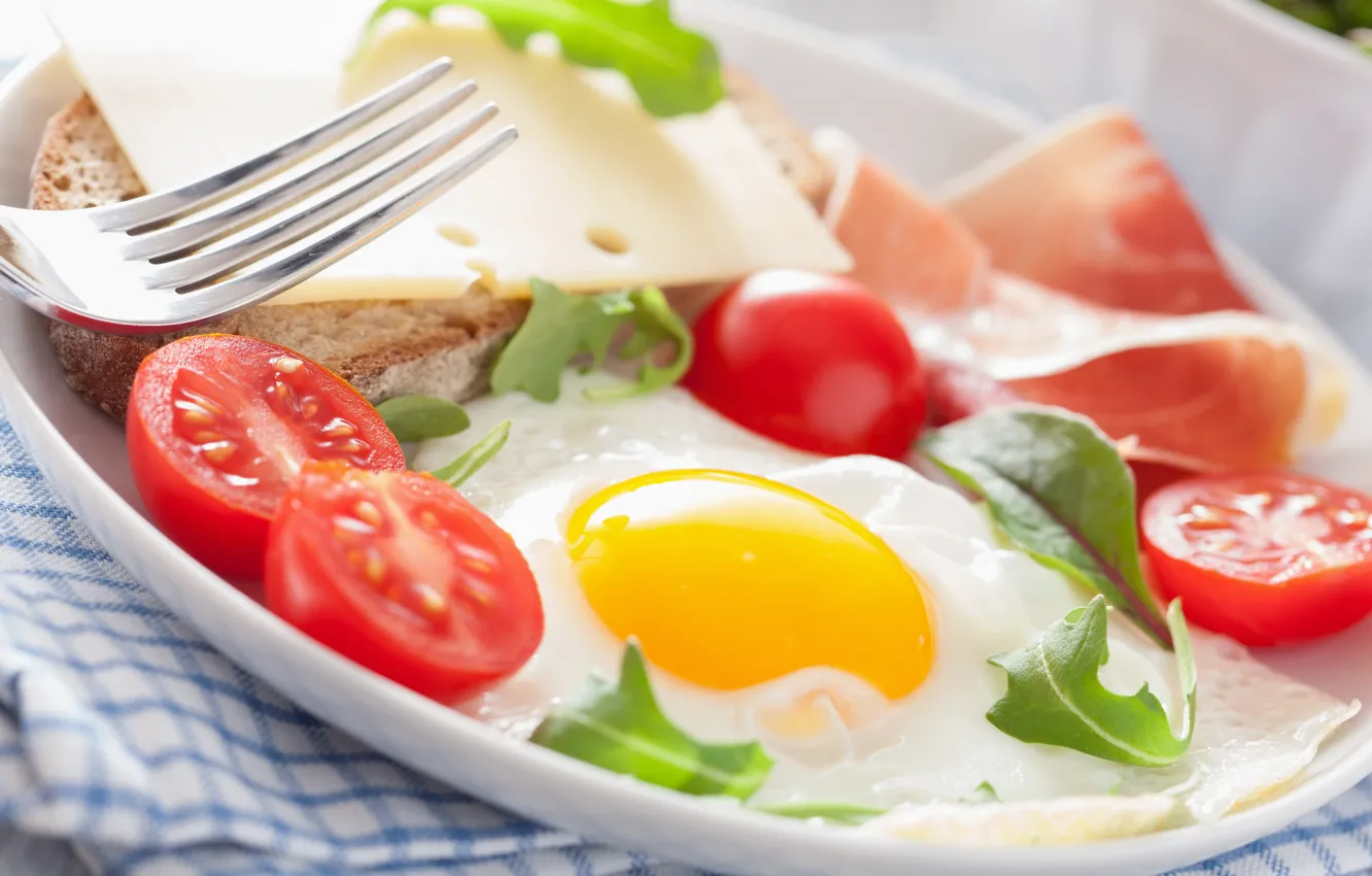 Фото обои plate, fork, Fried eggs with tomatoes