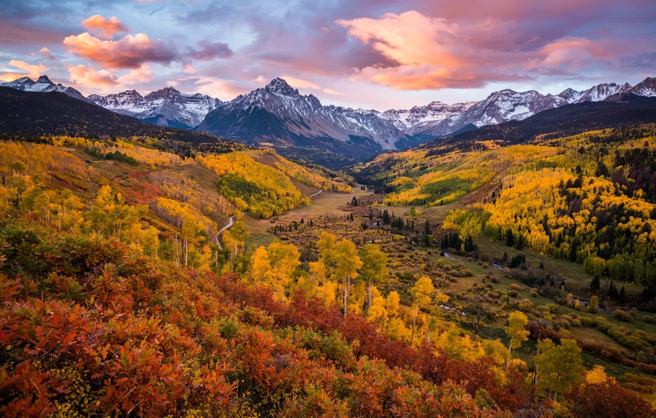 Фото обои осень, облака, горы, краски, долина, леса
