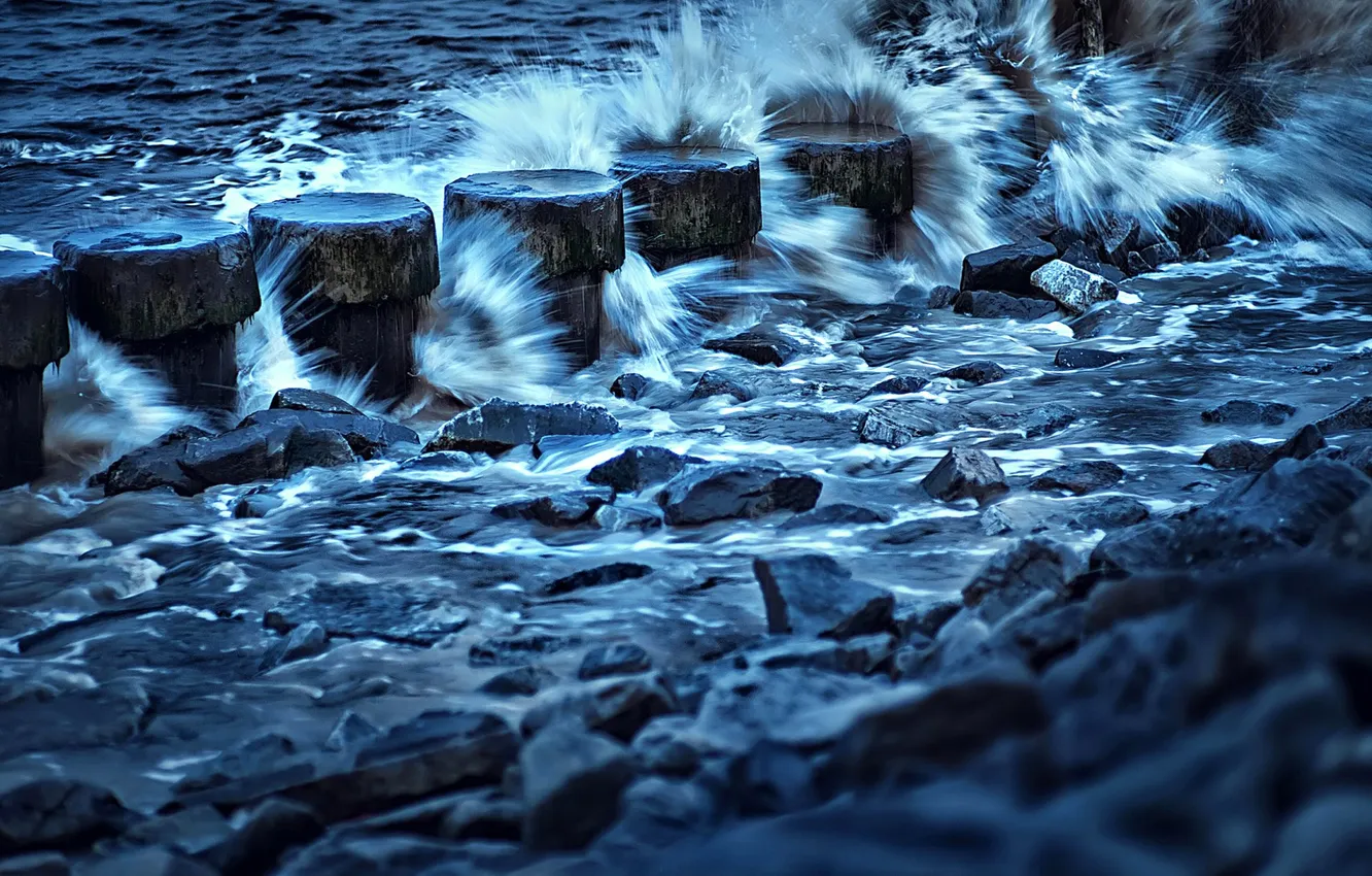 Фото обои море, брызги, камни