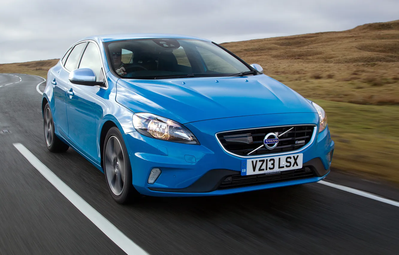 Фото обои дорога, машина, Volvo, вид спереди, V40, R-Design