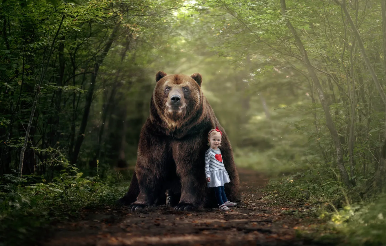 Фото обои лес, медведь, девочка, друзья, Маша и Медведь