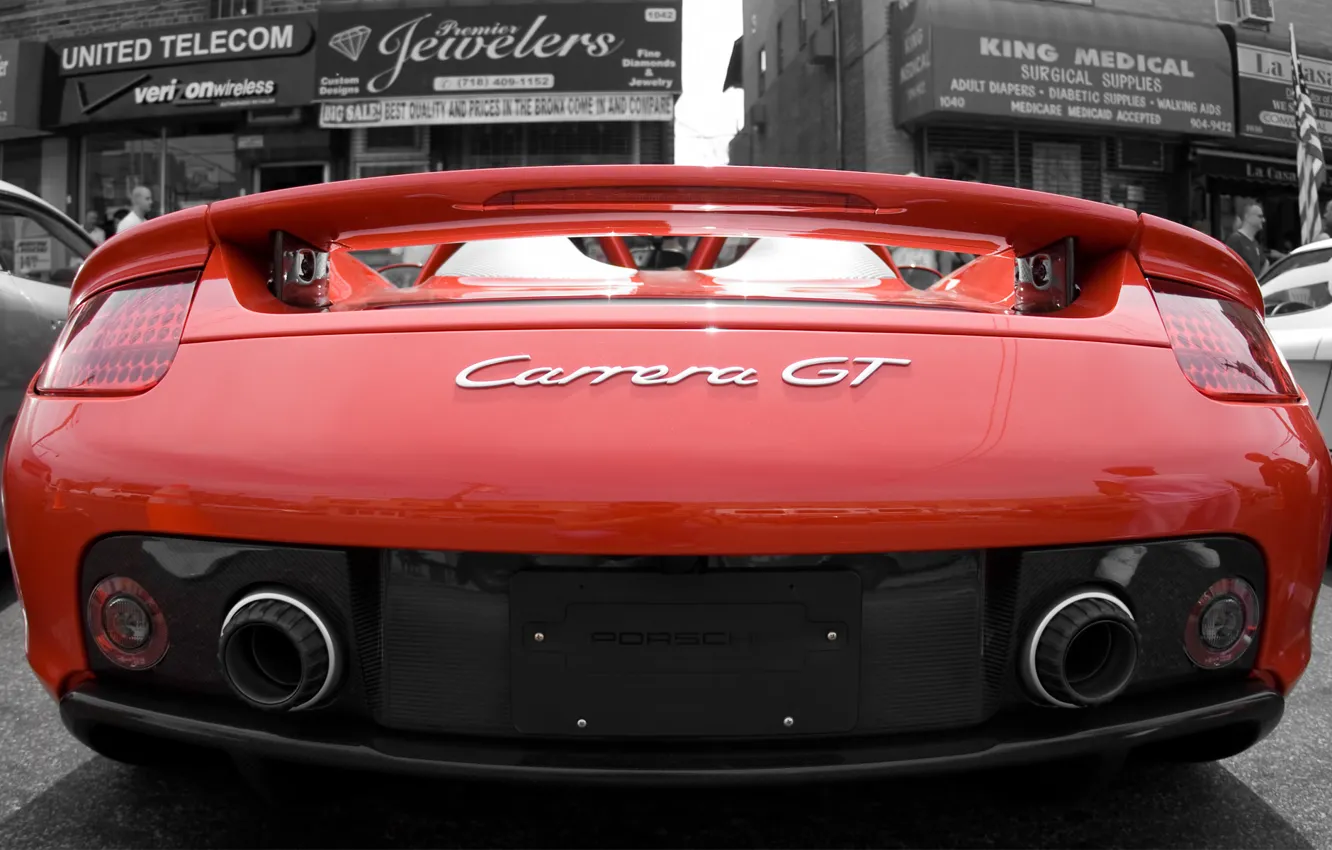 Фото обои Porsche, парковка, Carrera GT, дома.
