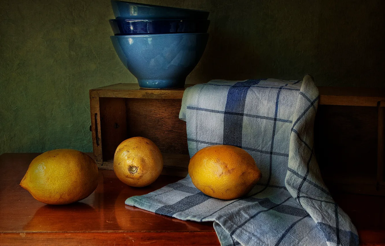 Фото обои стол, полотенце, натюрморт, ящик, лимоны, миски, пиалы