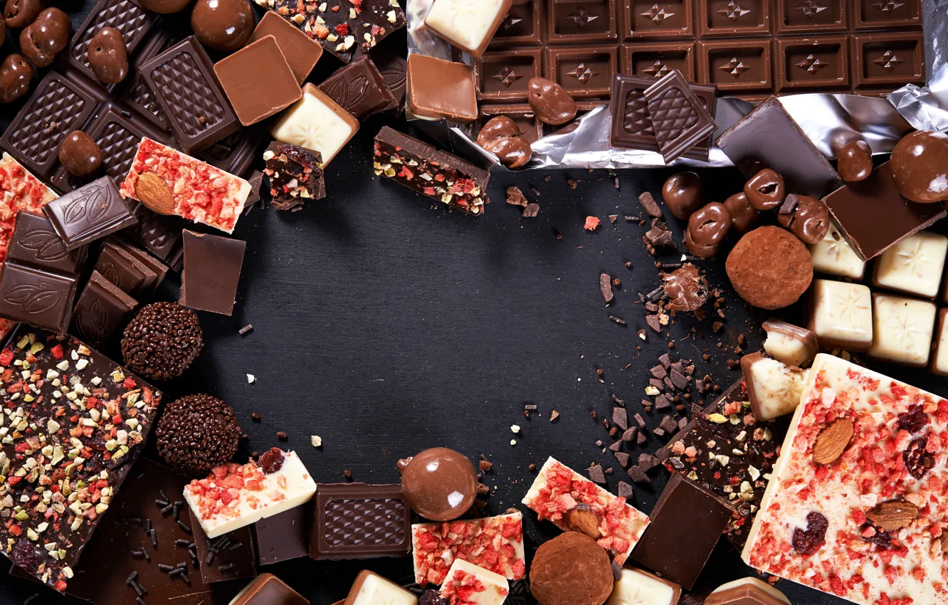 Фото обои темный, шоколад, конфеты, орехи, десерт, сладкое, chocolate, вкусно