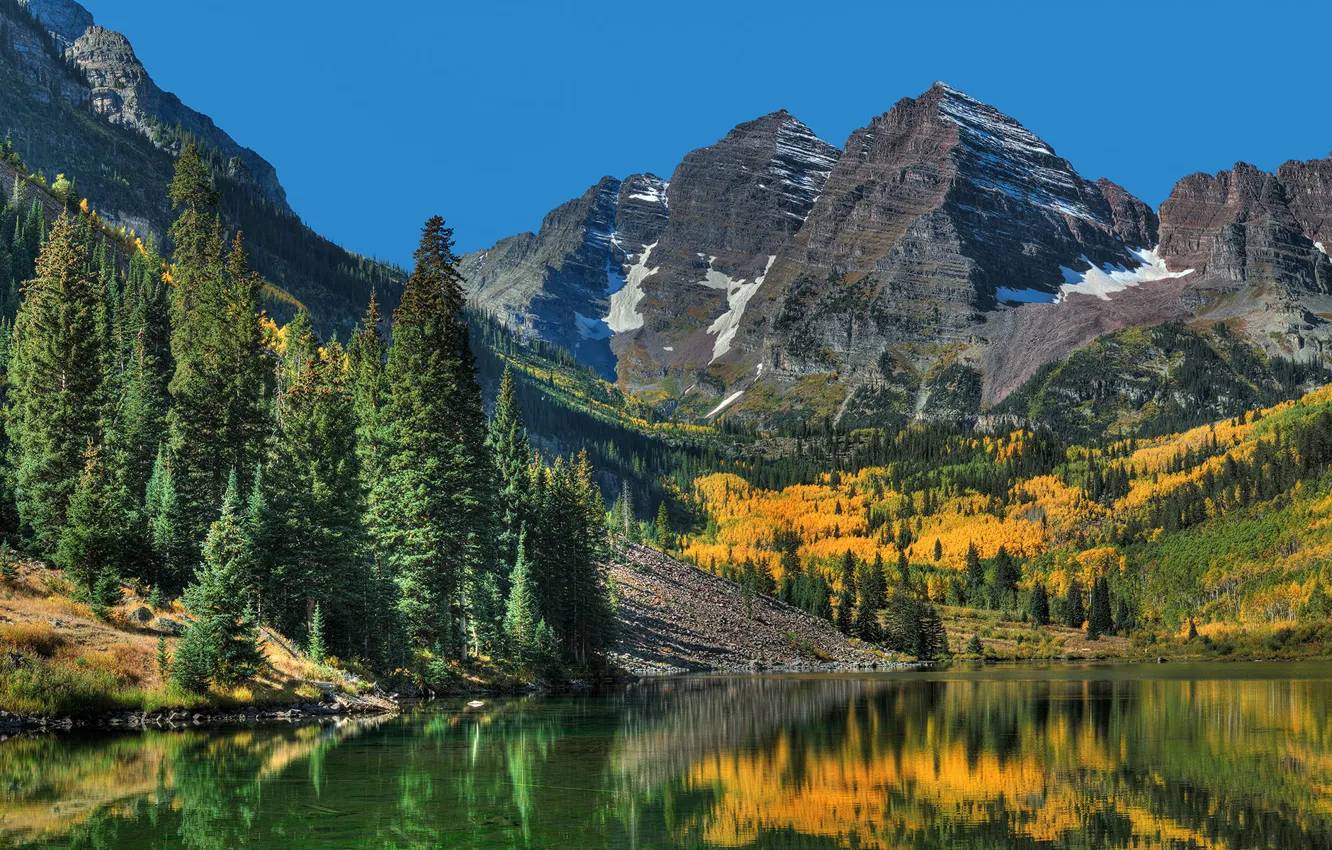 Фото обои осень, лес, деревья, горы, озеро, камни, скалы