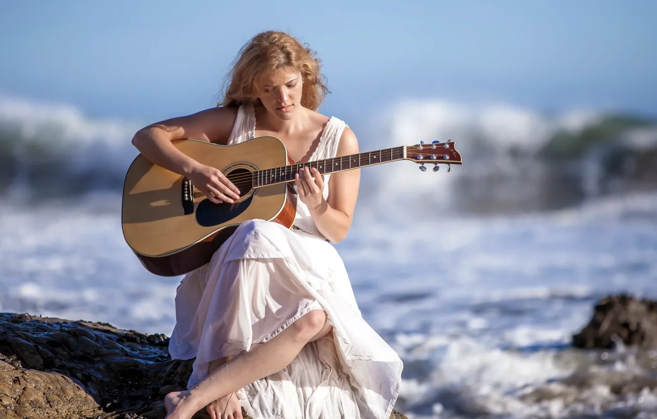 Фото обои море, девушка, музыка, гитара