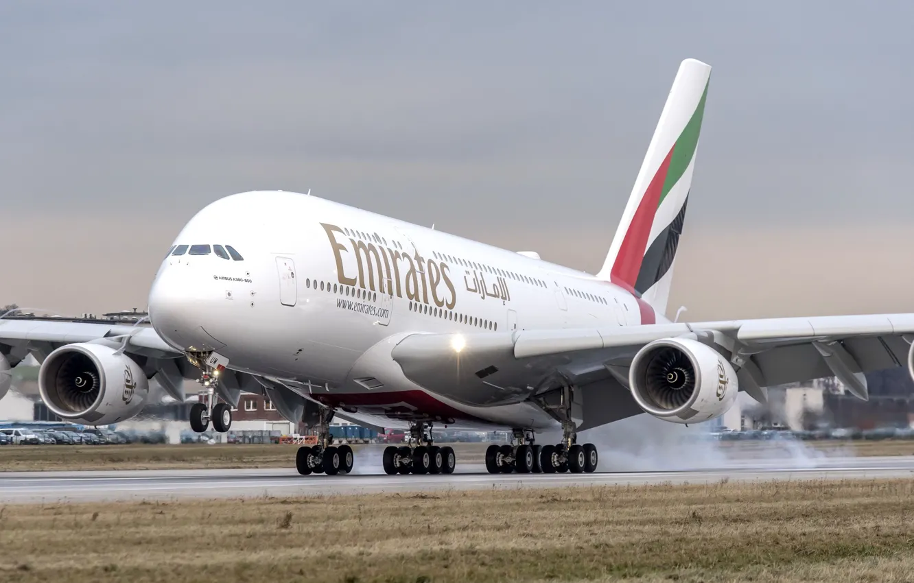 Фото обои Дым, A380, Посадка, Airbus, ВПП, Шасси, Airbus A380, Emirates Airlines