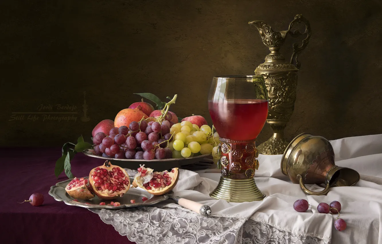 Фото обои вино, яблоки, бокал, виноград, фрукты, гранат