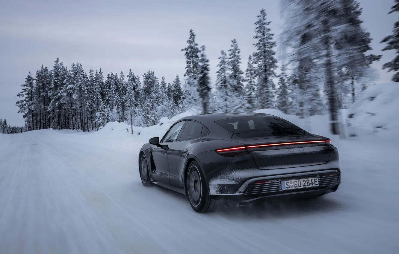 Фото обои снег, чёрный, Porsche, зимняя дорога, 2020, Taycan, Taycan 4S
