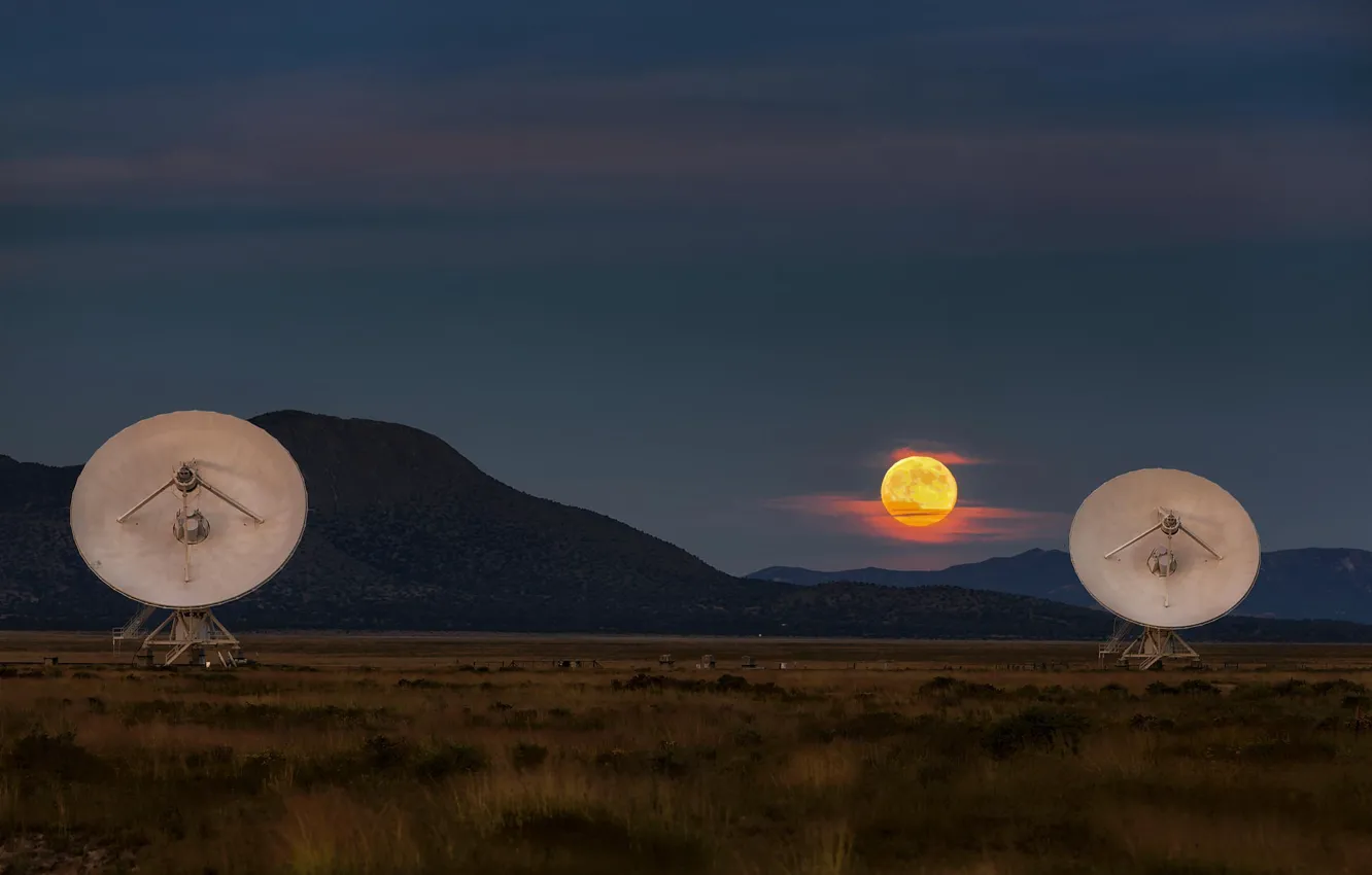 Фото обои пейзаж, закат, горы, луна, сумерки, радиотелескоп
