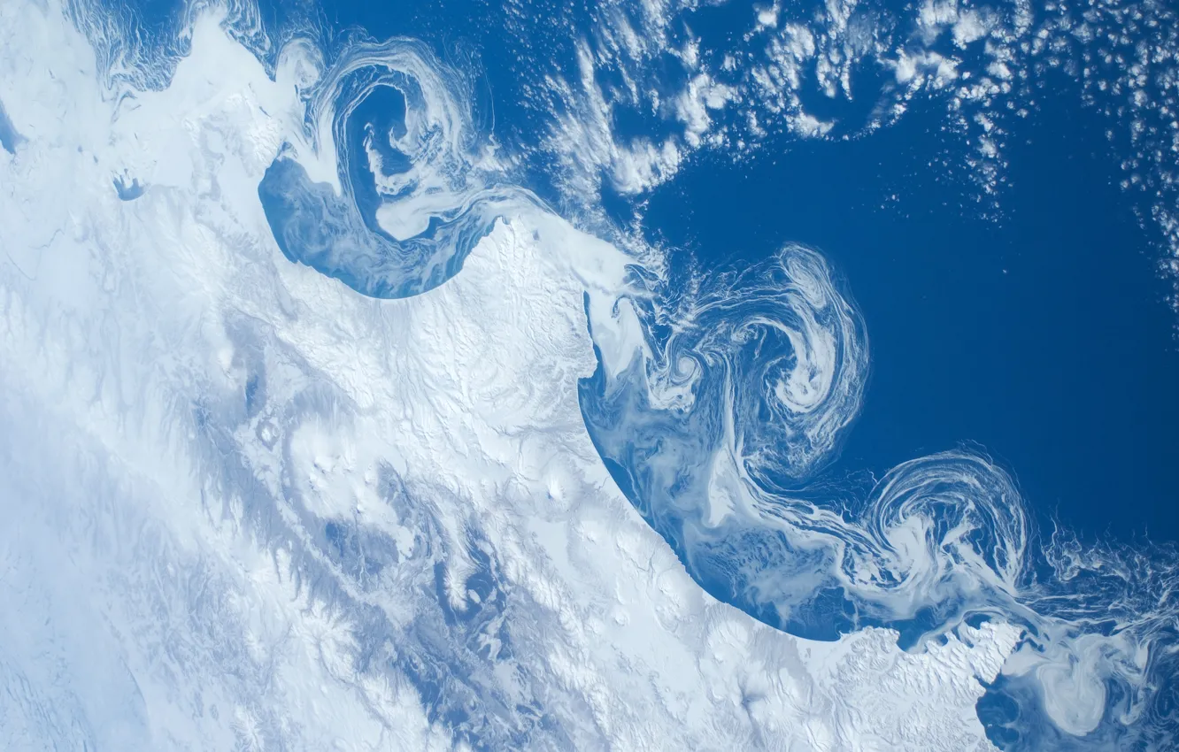 Фото обои снег, океан, земля, вулканы, NASA, камчатка, International Space Station, Міжнародна космічна станція МКС