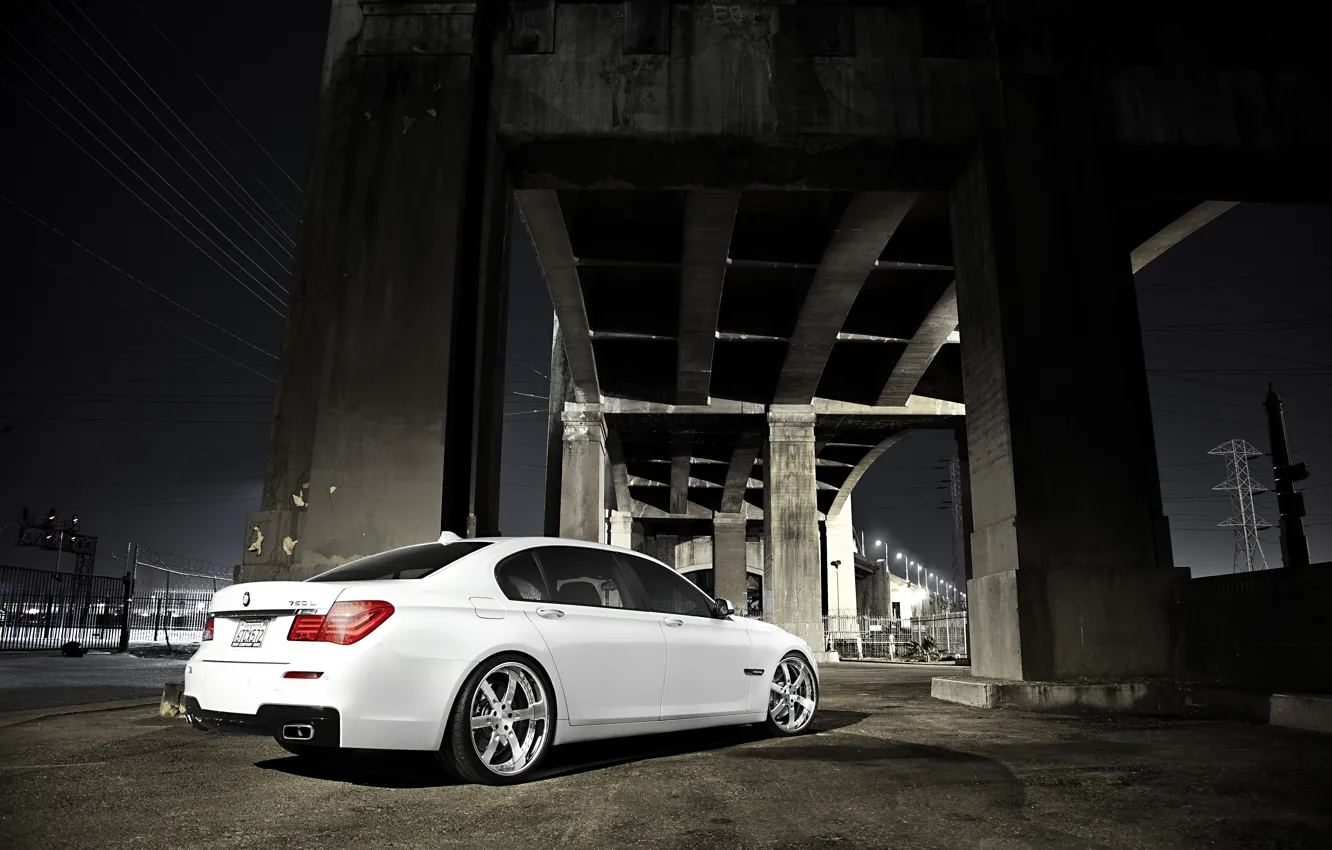Фото обои белый, ночь, мост, бмв, BMW, white, 750Li, 7 Series
