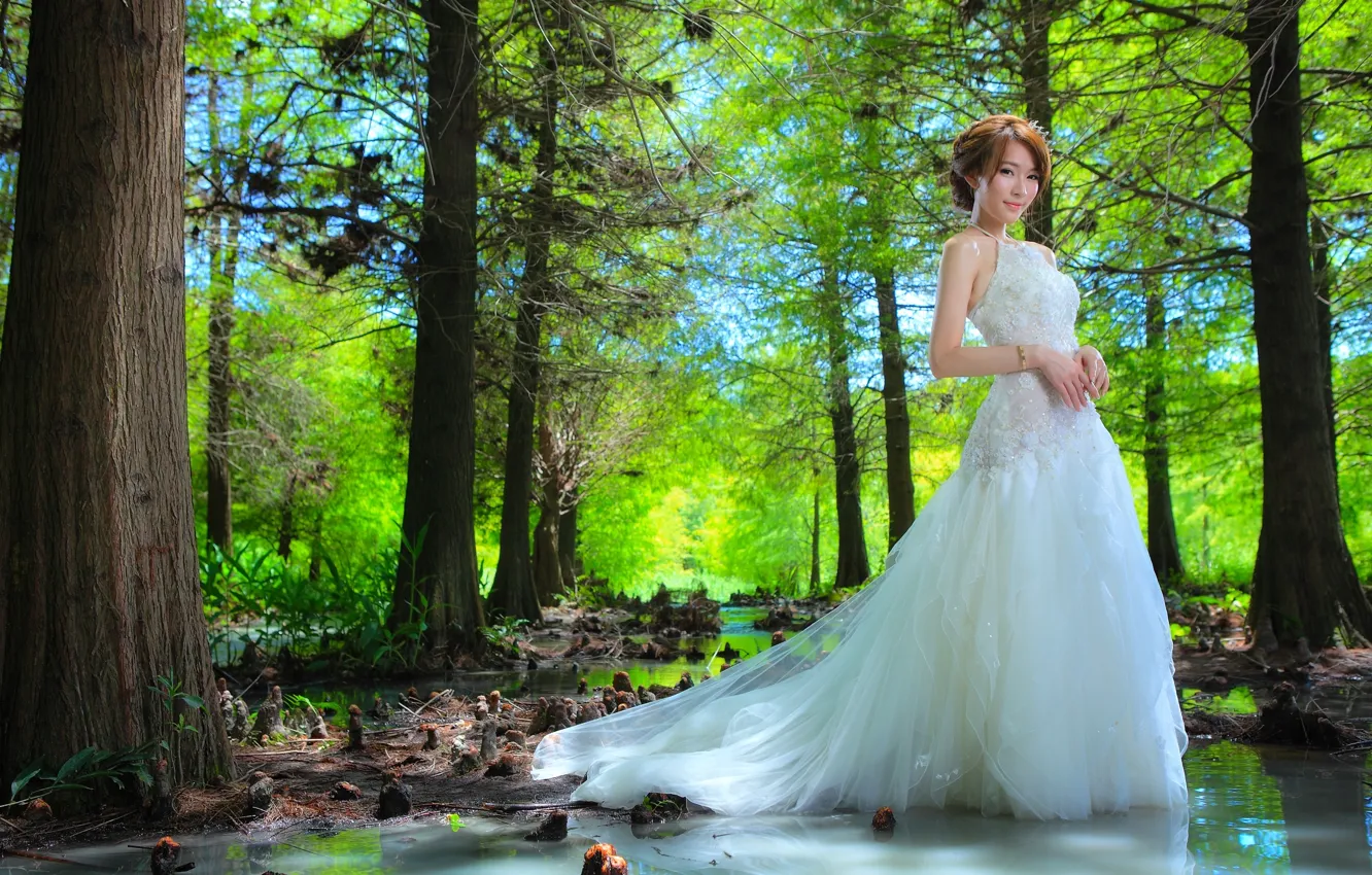 Фото обои лес, вода, девушка, деревья, платье, азиатка, невеста