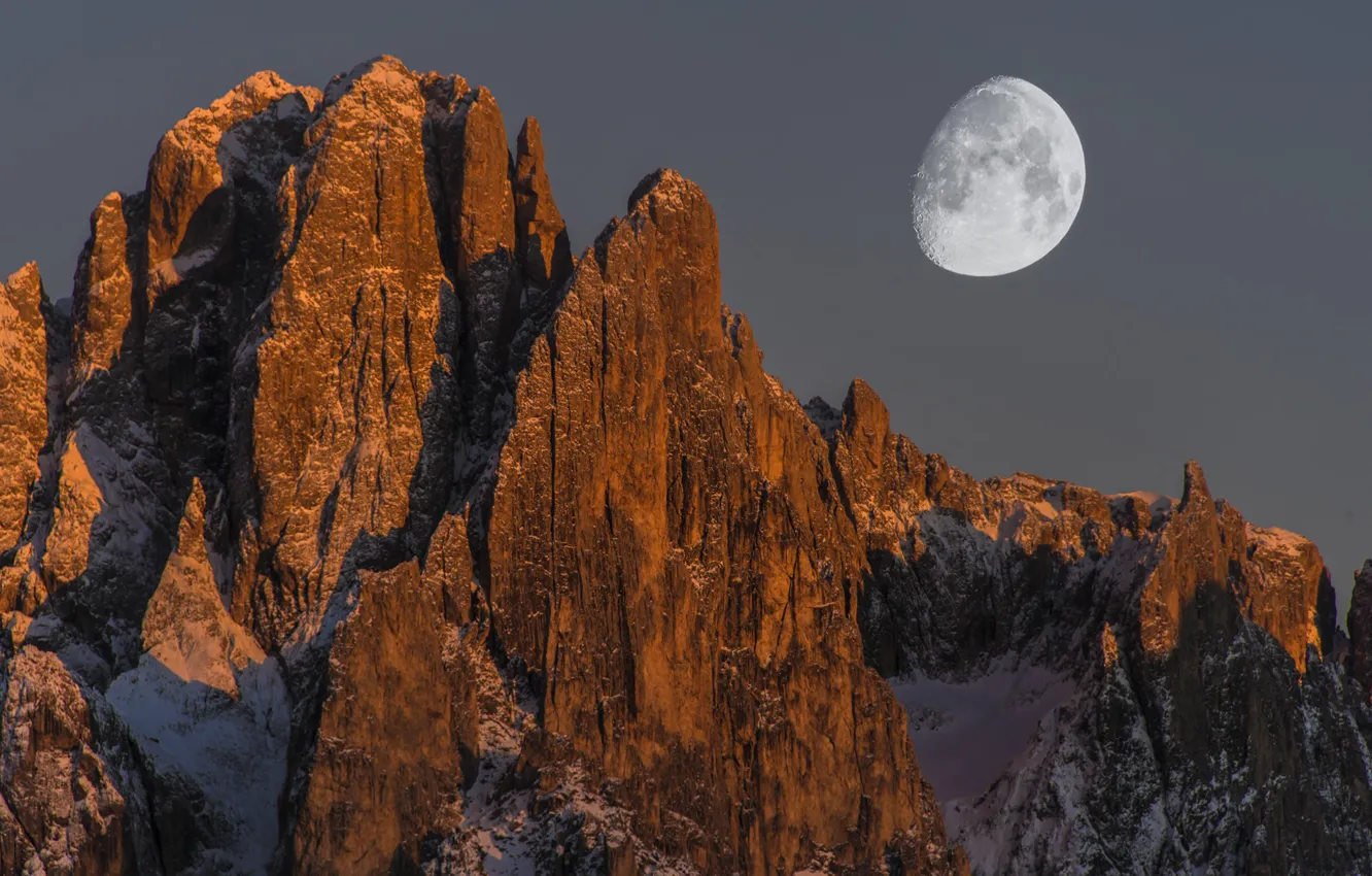 Фото обои небо, снег, горы, природа, скалы, луна