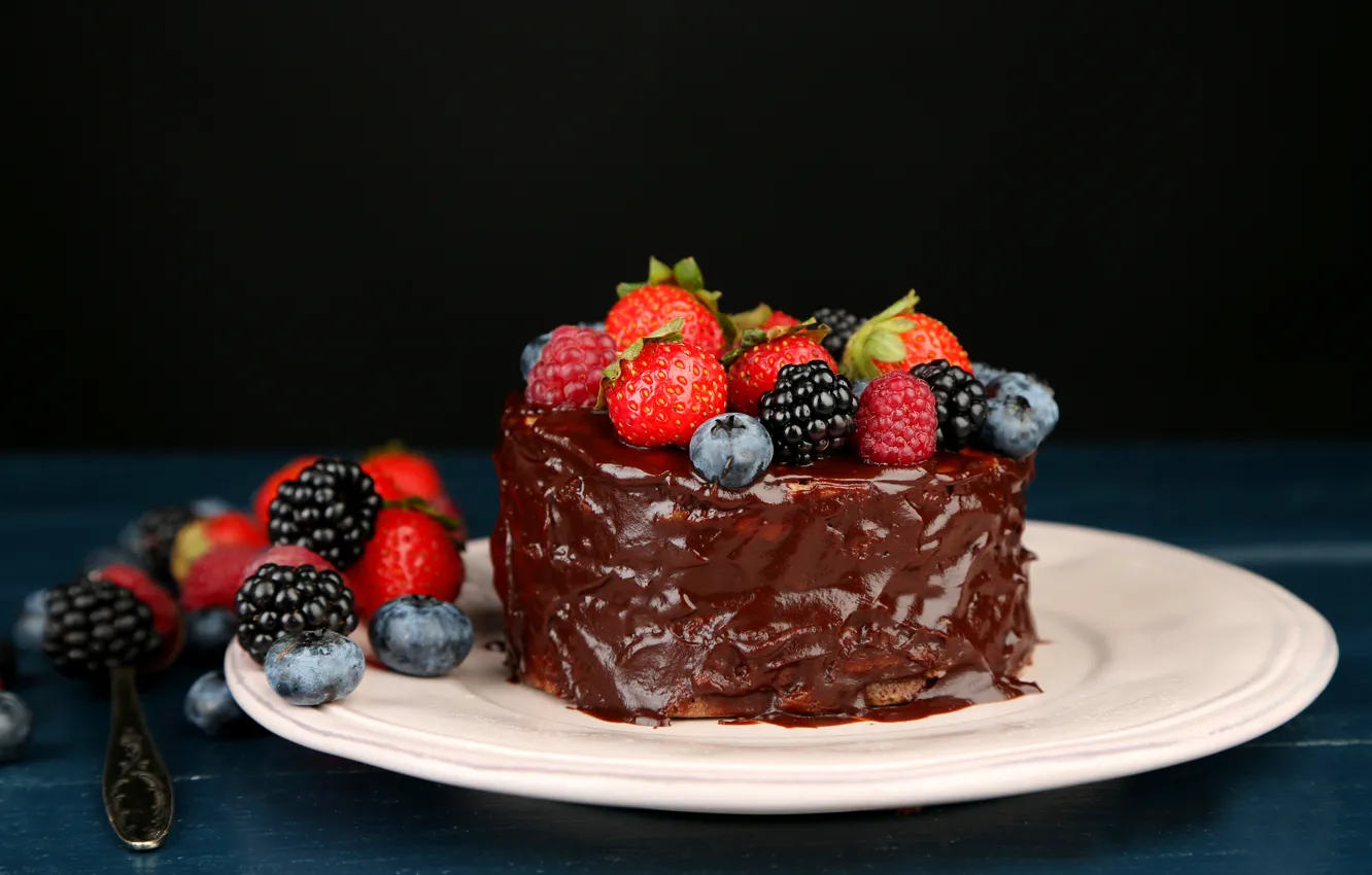 Фото обои малина, еда, шоколад, черника, клубника, торт, пирожное, cake