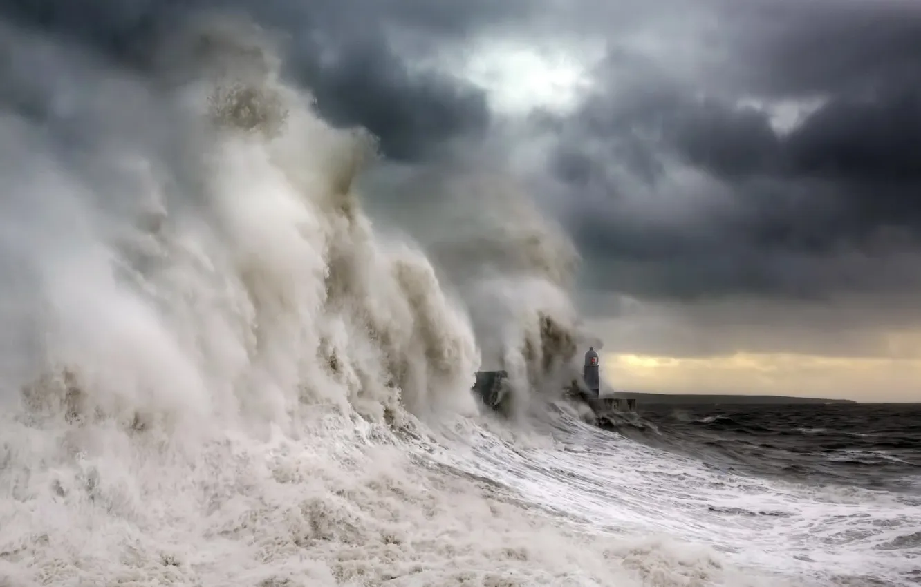 Фото обои Storm, Sea, Wave, Porthcawl Lighthouse