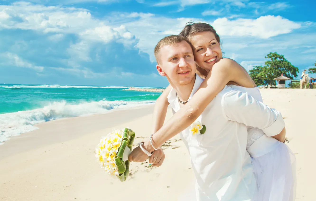 Фото обои море, пляж, букет, beach, sea, bouquet, влюбленная пара, couple in love