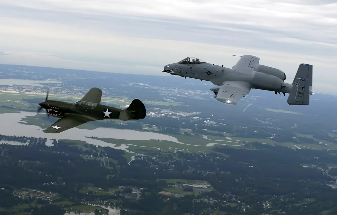 Фото обои полет, земля, истребитель, штурмовик, A-10, Tomahawk, Thunderbolt II, Curtiss P-40