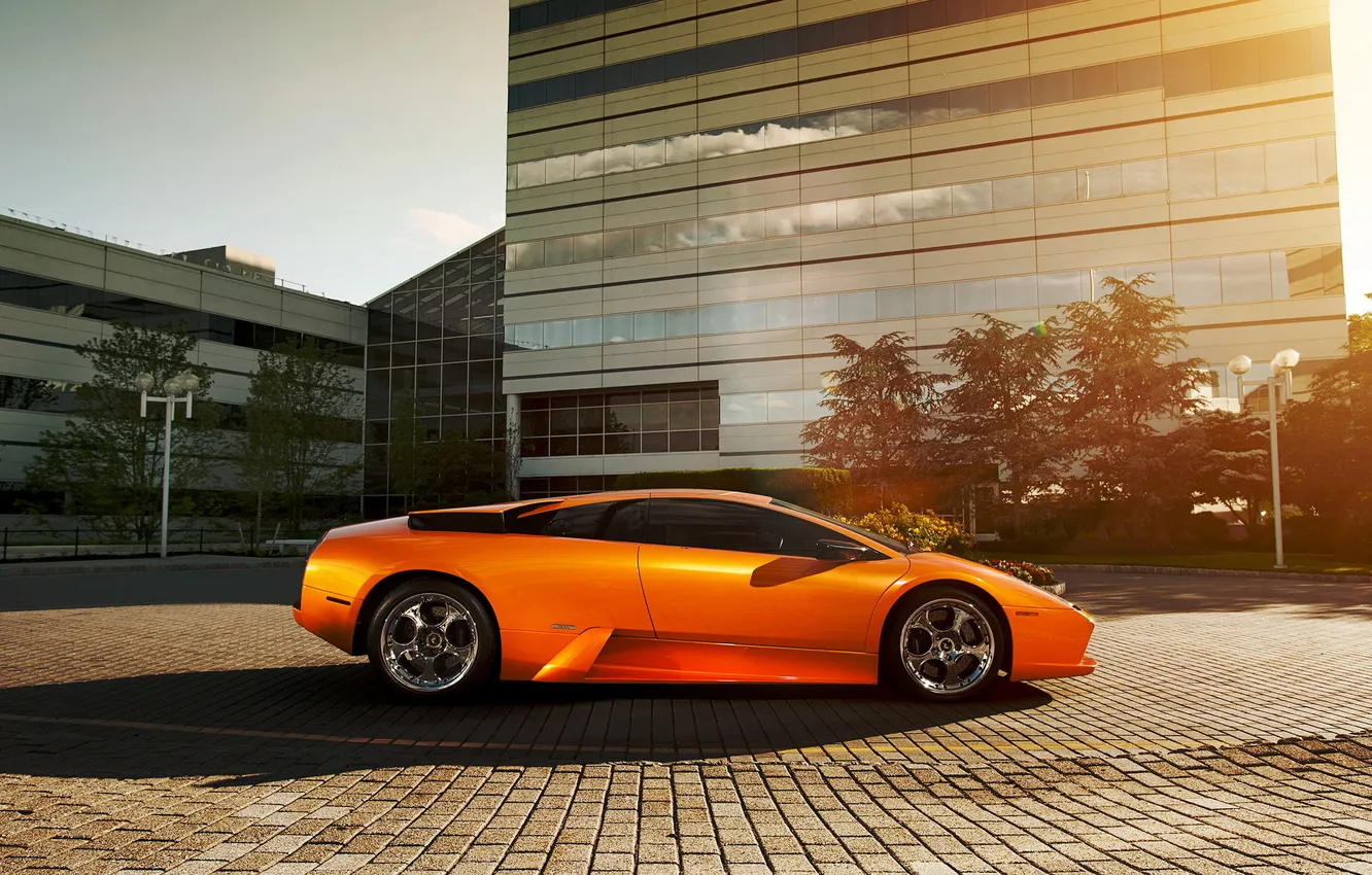 Фото обои авто, здание, supercar, Lamborghini Murcielago, ламборгини