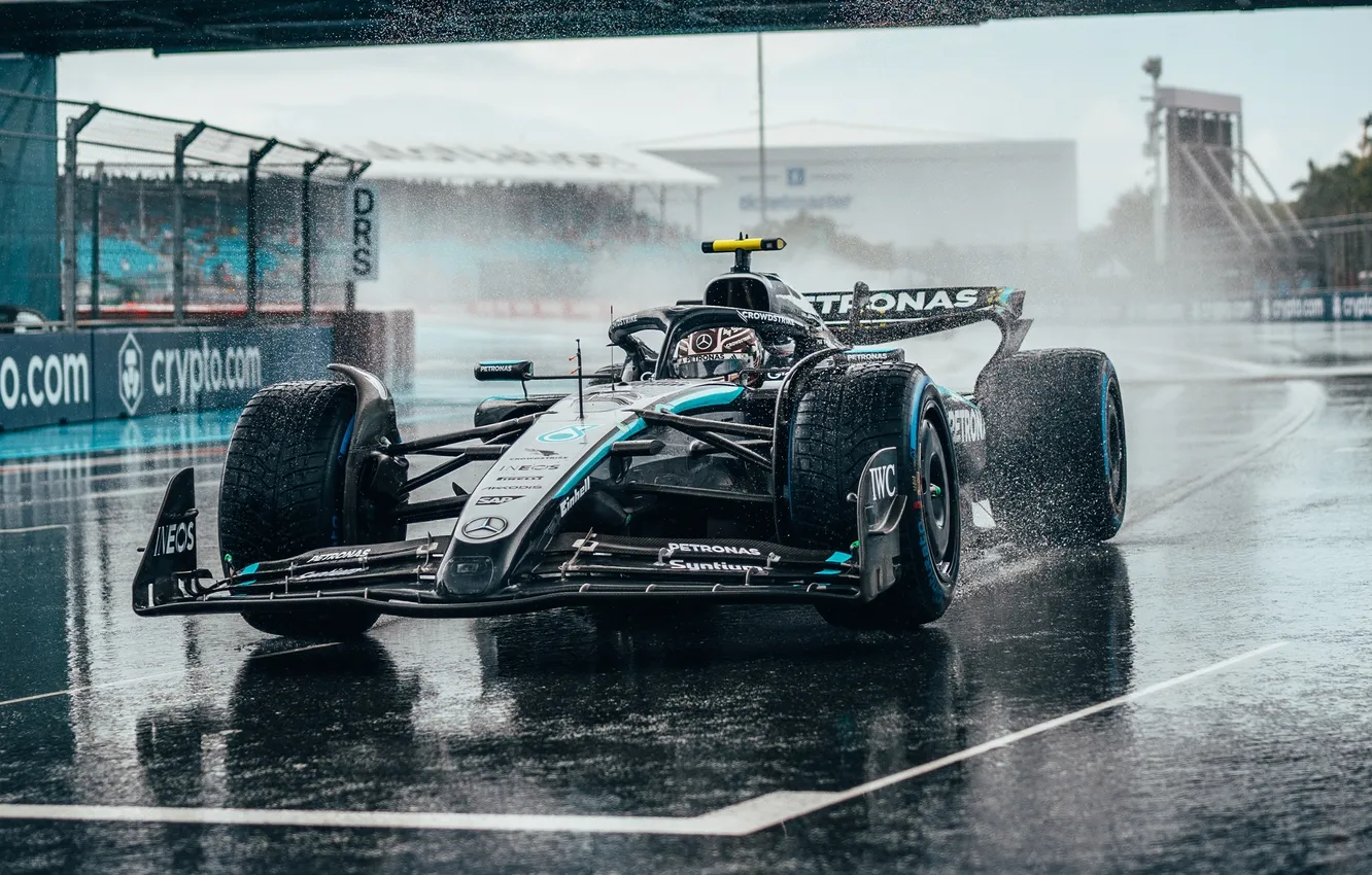 Фото обои rain, Formula 1, AMG, race, Petronas, race car, Formula 1 Mercedes AMG
