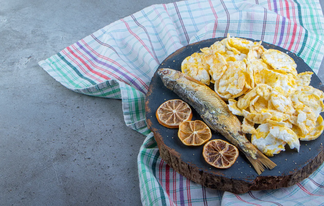 Фото обои полотенце, рыба, чипсы