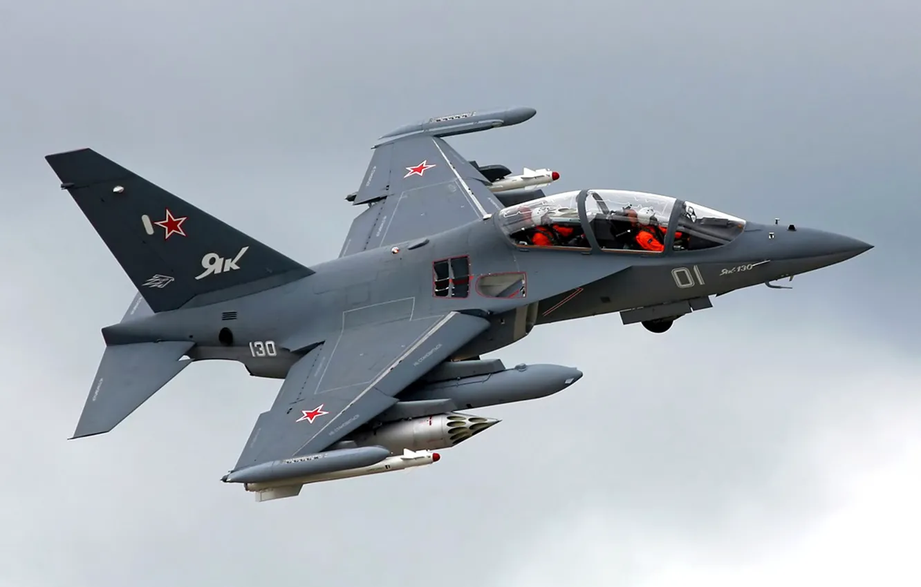 Фото обои самолет, вираж, пилоты, як-130